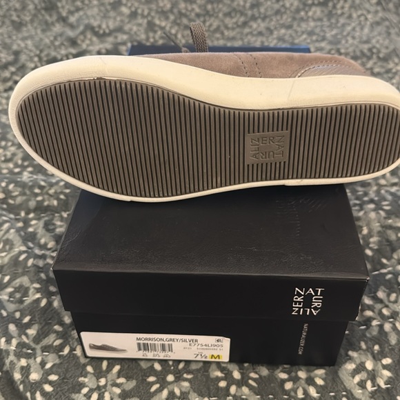 Naturalizer Morrison sneaker NWT - Picture 9 of 9